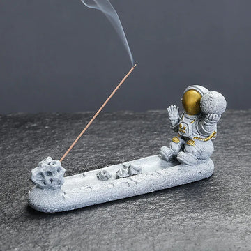 1pc Resin Astronaut Incense Burner Creative Home Decorations Space Man Incense Stick Holder For Christmas and Valentine's Day