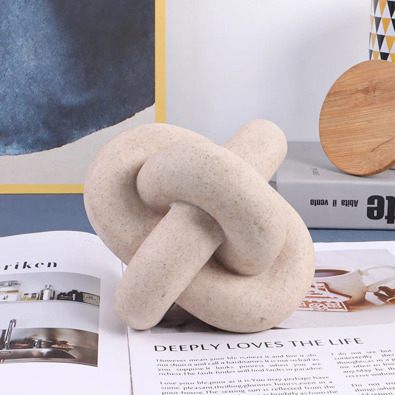 Geometric Link Statue Modern 3D Interlocking Ring Sculpture Abstract Metal Art for Home Office Desk Decor Unique Gift