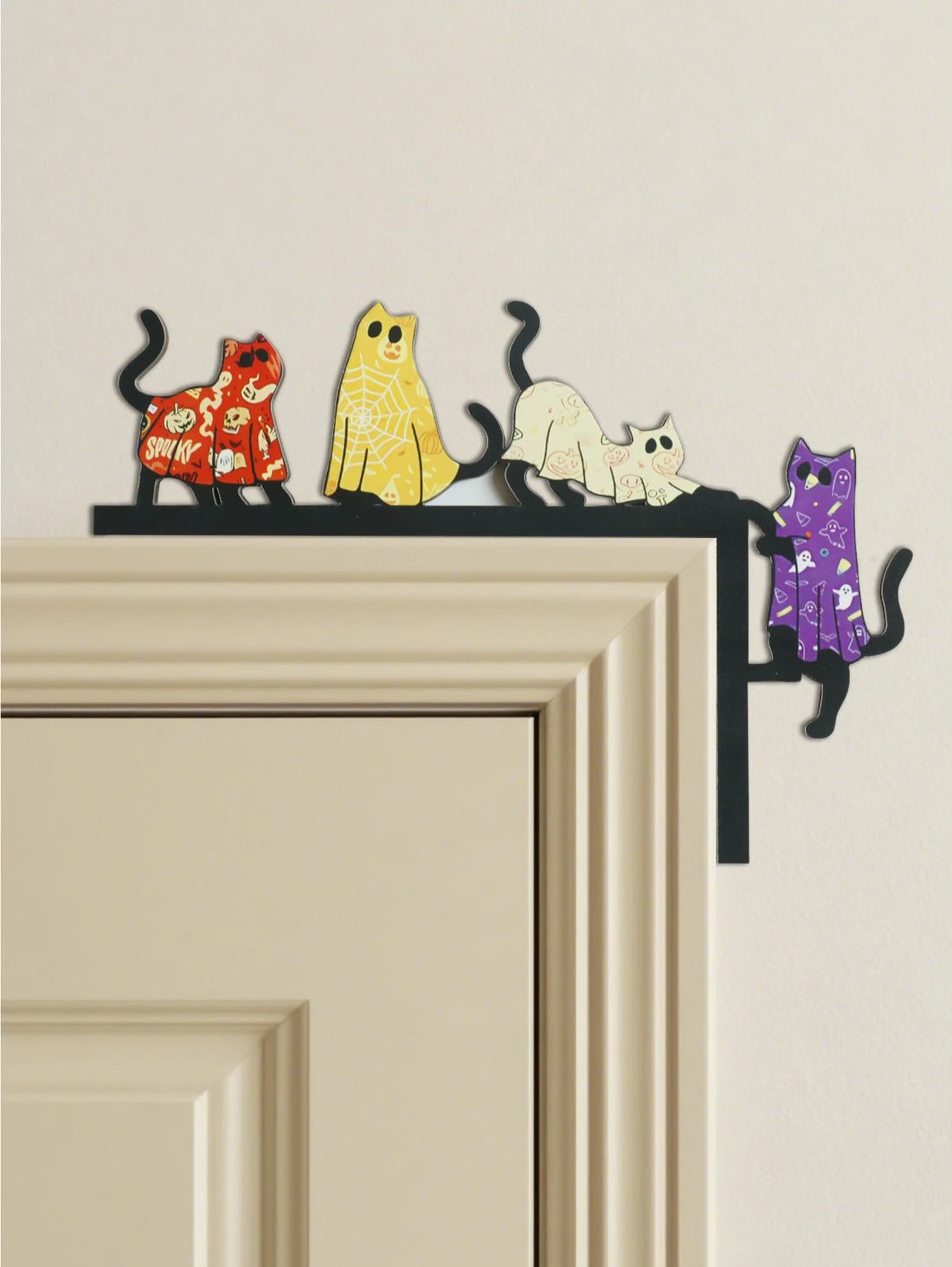 Halloween Cat Door Topper Decor, Colorful Costumed Cat Design, Wooden Door Frame Ornament for Home, Spooky Party & Haunted House