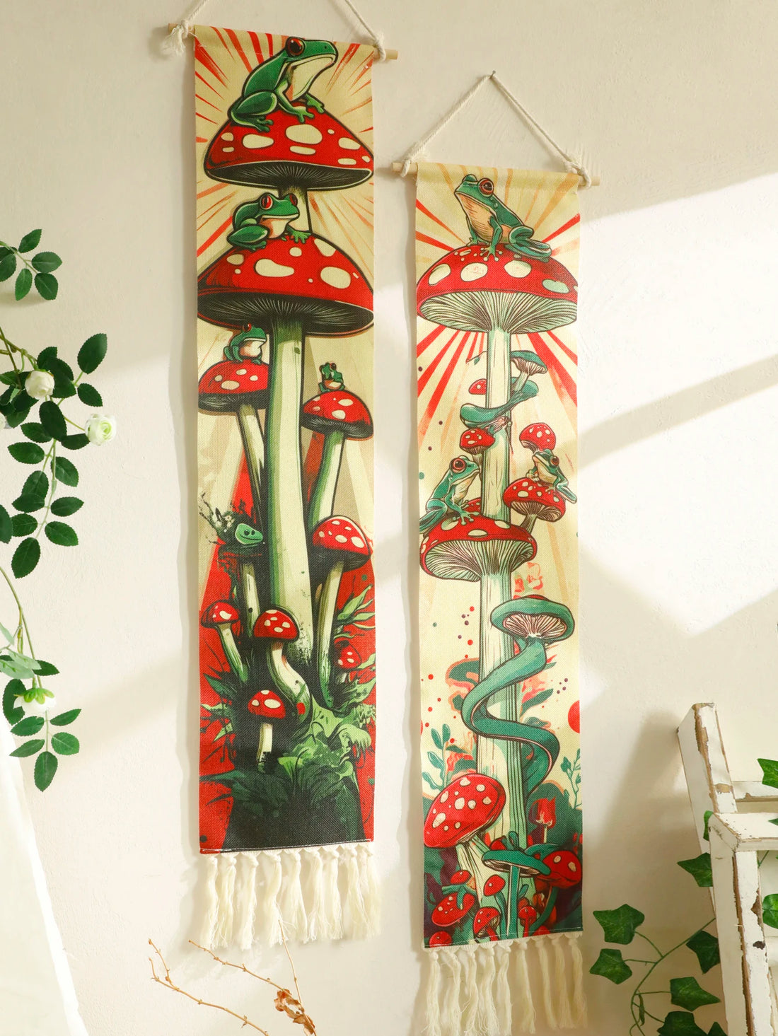 1pc Boho Mushroom and Frog Tapestry Wall Hanging, Retro Jungle Art Decorative Tapestry Banner,Wall Decor for Living Room Bedroom