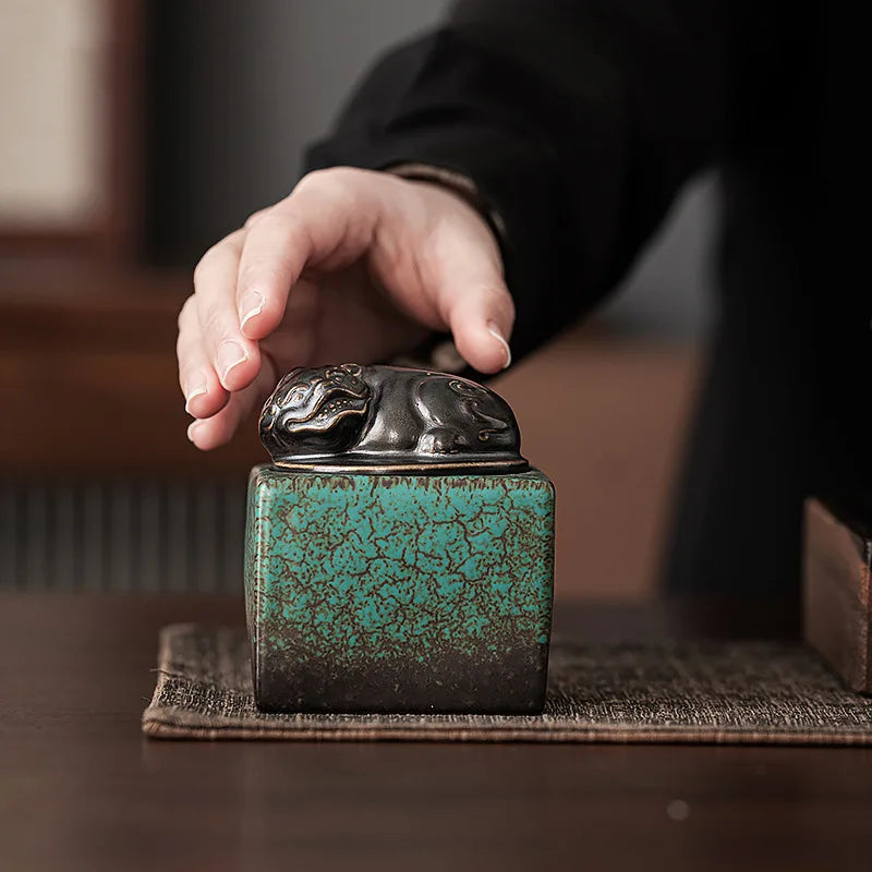 Small Pet Keepsake Urn 0.6L - Personalized Engraving for Chicks, Ceramic Ashes Container Gift