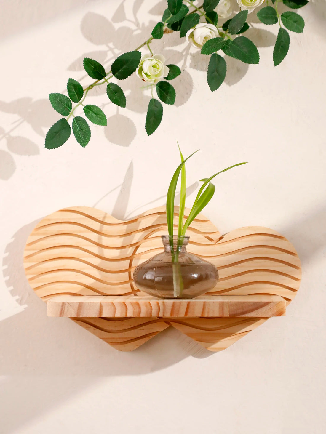 Wooden Heart-Shaped Wall Shelf Wavy Pattern Floating Shelf Plants Decorative Storage Rustic Home Decor for Bedroom & Living Room