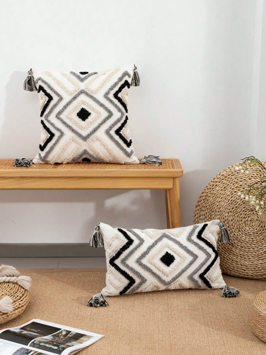 Geometric Bohemian-style throw pillow cover with a modern and simple design, suitable for sofas in daily bedrooms, living rooms