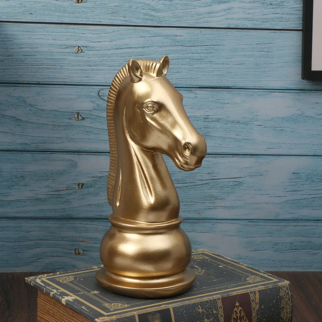 1Pc International Chess Sculpture Decoration, Resin Chess Statue, Gold Chess Pieces Window Display Ornament, Creative Home Decor